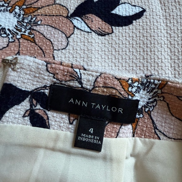 Ann Taylor Textured Floral Pencil Skirt - Picture 2 of 7